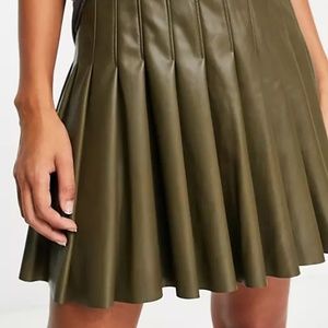 Topshop - Pleated Faux Leather Miniskirt - 6US
